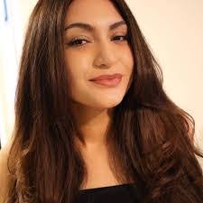 Vicki Hendrick's Instagram, Twitter & Facebook