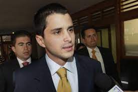 En entrevista con julio sánchez cristo, la presentadora habla de video que usó el centro democrático como propaganda en contra del proceso de paz. Hasta Donde Llegara El Protagonismo De Tomas Uribe En El Centro Democratico Partidos Politicos Politica Eltiempo Com