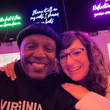 Live music restaurants in The Woodlands?