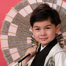 Baekhyun with the flag in his Latin America concert stops Brazil 🇧🇷 Chile  🇨🇱 Mexico 🇲🇽