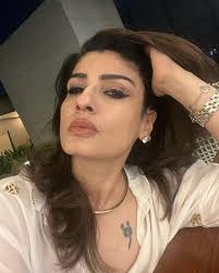 Raveena Tandon Age-Shamed For Flaunting Her Scorpion Tattoo In Bold  Pictures, Jawani Khatm, Buddhi