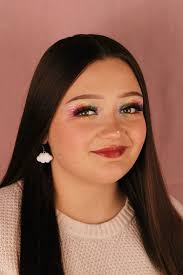 Who is Lindsey Rowley? Upstate NY makeup artist is captivating millions  online