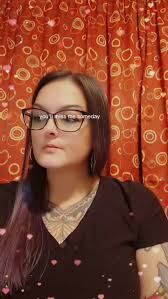 Mandi Peak's Instagram, Twitter & Facebook