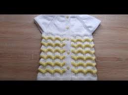 2 Renkli Olarak Yapilan Dalgali Bebek Yelegi Modelini Yapmak Icin Evdeki Ipleri Kullanabilirsiniz Ister Iki Renkli Yapin Ister Her Sir Yelek Bebek Bebek Yelek