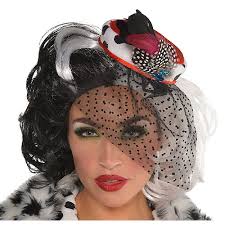 Das cruella de vil kostüm bietet die perfekte möglichkeit, sich schick zum karneval zu verkleiden und ihre böse seite rauszulassen. Disney Cruella De Vil Costumes For Women Party City
