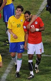 وأشار:لا أعرف الكثير عن منتخب مصر، لكن أتذكر أنني كنت متواجدا في ملعب مباراة مصر والبرازيل في كأس القارات 2009، وكأن أداء منتخب مصر مفاجأة بالنسبة لي، مشكلة منتخب البرازيل أنه لا ينظر عادة إلى. 1bqgh70ntywhsm