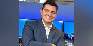 Fallece el periodista Adán Manzano durante cobertura del Super Bowl LIX -  KSDY 50