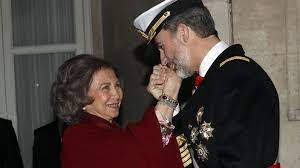 Felipe VI concede a su madre, la Reina Sofía, el Toisón de Oro por su  dedicación y entrega a España y a la Corona