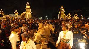 Bagi umat islam, 1 muharam adalah tanggal yang penting untuk memperingati hijrahnya nabi muhammad saw dari mekah ke madinah. 6 Ritual Di Malam 1 Suro Health Liputan6 Com