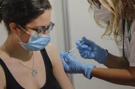 Sin embargo, el debate se ha ampliado y la oms, recientemente, aseguró que lo primero es avanzar en la vacunación, según informó cnn. Medicos De Familia Consideran Necesaria La Tercera Dosis De La Vacuna Contra La Covid Cuanto Antes