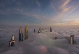 Dorine bourneton se rêvait pilote mais un accident d'avion qui lui priva l'usage de ses jambes à 16 ans a mis à mal ses projets. En Images Les Gratte Ciel De Dubai Plonges Dans Une Mer De Nuages