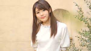 Minami Aizawa - 19-Year-Old Porn Idol Is Born! She Has Such A Cute Face But  She Loves Sex!