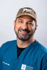 Albert Amini's Instagram, Twitter & Facebook