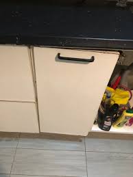 مستشار المطابخ Auf Twitter مطبخ من شركة مشهورة ولم يمض عليه سنة واحدة وكانوا يقولون له الخشب ضد الماء لكن كما يظهر لا توجد أي معالجة على الخشب ضمان وهمي وخدمة العملاء سيئة