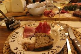 I metodi di produzione dei nostri produttori sono artigianali e sostenibili. L Esperienza Di Un Autentica Cena Tipica Valdostana Spignattando