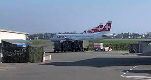 Flughäfen bieten in der schweiz platz für die unterschiedlichsten berufe und stellen rund um die themen sicherheit, logistik, service und information. Datei Dubendorf Flugplatz Marz2020 Corona Grounding 2 Jpg Wikipedia