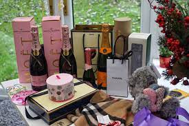 Find something they can truly treasure whether it's personalised jewellery, engraved champagne glasses, or even a gorgeous print of their star sign constellation. Smart Idea Boy 21st Birthday Present Ideas