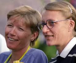 De smilte sammen på bildene, men virkeligheten var en annen