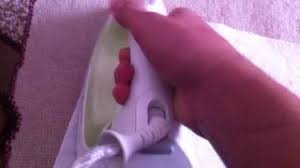 Einen wachsfleck aus einem läufer können sie auch mit kälte entfernen. Wachsflecken Entfernen Wie Man Mit Hilfe Eines Bugeleisen Einen Wachsfleck Entfernt Youtube