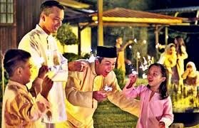 Bunga apa yang berkembang mekar di malam raya? Raya Di Kampung Lagi Best