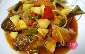 Selanjutnya goreng ikan bawal di dalam minyak panas sampai matang kuning kecoklatan, sisihkan. Resepi Ikan Bawal Hitam Masak 3 Rasa Dengan Epal Hijau Ini Adalah Bellarina Natasya