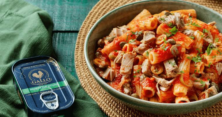 Salada de Macarrão com Atum, Alcaparras e Tomate-Cereja