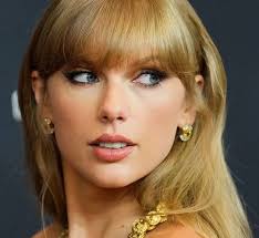 Taylor Swift Declared First Musician To Become Billionaire Solely On Music  Earnings