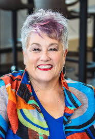 Leigh Perry's Instagram, Twitter & Facebook