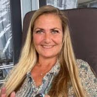 Linda Pfeiffer's Instagram, Twitter & Facebook