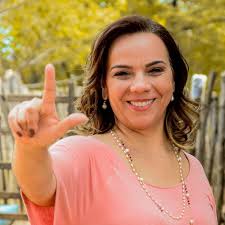 Jamais abaixaremos a cabeça para as dificuldades, por Larissa Rosado