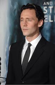 Pin By Rebekah Price On Tom Hiddleston Pinterest Vilas Wandinha Herois