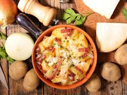 Recette De Tartiflette Maison La Meilleure Recette Recette Recette Tartiflette Recettes De Cuisine Tartiflette Maison