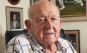 English pace-bowling legend Frank Tyson dies