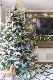 90 Creative Fake Snow Ideas For Christmas Decorations Christmas Tree With Snow Christmas Home Christmas Decorations