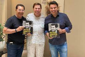Na foto, silvio mostra o semblante alegre e visual informal, após a aplicação da vacina. Silvio Santos Se Anima Com Perspectiva Da Vacina E Fica Pronto Para Voltar A Gravar 15 01 2021 Ola Agora