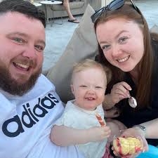 Can anyone recommend any companies/people that do outside Christmas lights  installation? Picture for what I'm looking for ideally