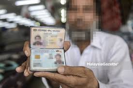 Pasti ramai di antara kita yang memiliki kenderaan persendirian sama ada kereta atau motorsikal. Lelaki Pakistan Ada Kad Pengenalan Lesen Memandu Sah