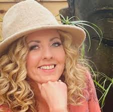 No other singer could captivate an audience quite like Ms. Reed."