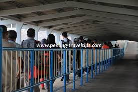 Çöküş 32 kişinin ölümüne, 1.634 kişinin yaralanmasına neden oldu. Arriving In Penang By Ferry