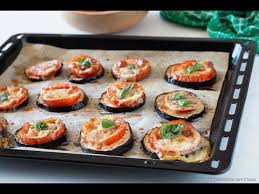 Le melanzane al forno sono una delle ricette più buone e semplici per valorizzare al meglio questo ortaggio. Melanzane Al Forno Gustosissime Ricetta Facile E Veloce Youtube