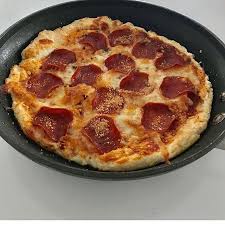 Chicago Deep Dish Pizza Using 2ingredientpizzadough In A 10 Inch Cast Iron Skillet 1 2 Cup Plain Chicago Deep Dish Pizza Deep Dish Pizza Ww Recipes