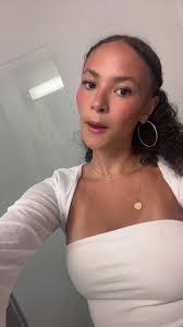 Kate Coll's Instagram, Twitter & Facebook