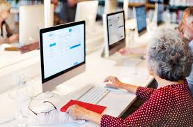 Les cours informatique pour seniors vous servent, si vous n'êtes pas encore tout à fait à l'aise avec les outils numériques. Cours Informatique Senior Comment Passer A L Ere Du Numerique
