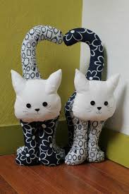 Resultat De Recherche D Images Pour Patron Cale Porte Chat Tuto Couture Chat Coudre Des Animaux En Peluche Animaux En Tissu