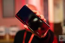 Melalui penggunaan telefon pintar, banyak aktiviti boleh dilaksanakan termasuklah perkongsian kemudahan untuk merakam gambar serta video secara mudah serta apps yang pelbagai turut. Nrus5il3peuktm