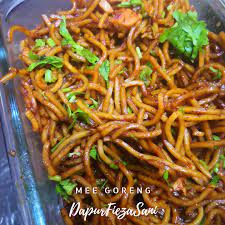 Terdapat pelbagai jenis mee goreng di pasaran tetapi resepi mee goreng basah adalah mee yang paling mudah dimasak dan digemari ramai seisi keluarga. Dapur Fiezasani Mee Goreng Simple