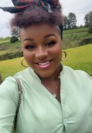 Lucy Riley (@lucciriley)