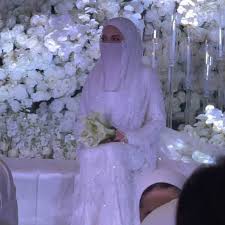 Namun menurut neelofa, dia sudah mengenali riz atau nama sebenarnya haris ismail sejak tiga tahun lalu dan mereka sering bekerjasama dalam program dakwah namun tidak mendapat perhatian. Qn0k0y0ukr7spm