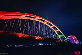 Salah satu provinsi di indonesia yang terletak di bagian selatan pulau sulawesi, ibu kotanya adalah makassar, dahulu disebut ujung pandang. Pulau Sulawesi Wam Tour Travel