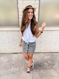 Black And White Checkered Shorts Outfit How To Wear A Gingham Skirt Gingham Outfit Skirt Outfits Summer Checkered Skirt Outfit